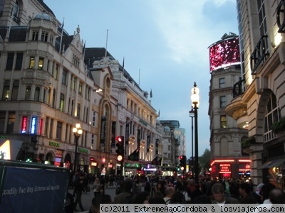 Una noche por Trocadero
Ambiente de las calles de Londres en esta zona tan turística y de compras
