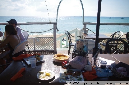 comer playa
terraza en islas caimán
