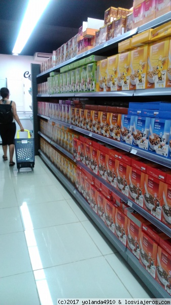 Supermercados en Baracoa
podemos ver un supermercado lleno de productos de la marca Spar en Baracoa
