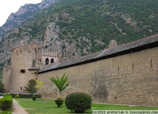 Villefranche-de-Conflent
Preciosa villa medieval enclavada en pleno centro de Los Pirineos franceses. Fue fundada en el año 1090 por el Conde de Cerdanya, Don Guillermo Ramón.
