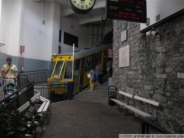 Funicular de Como
Esta es la estación del funicular de Como que te sube y te baja de Brunate por 4 euros y pico. Vistas espectaculares desde arriba.

