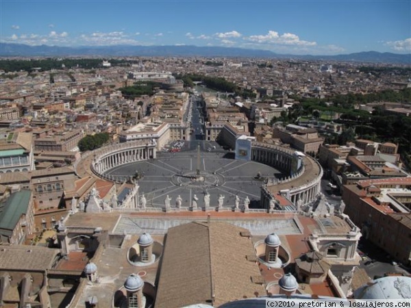 Vista de Roma desde la cúpula de San Pedro
Esta es una parte de la vista que se tiene sobre Roma desde lo alto de la cúpula de San Pedro, en el Vaticano.
