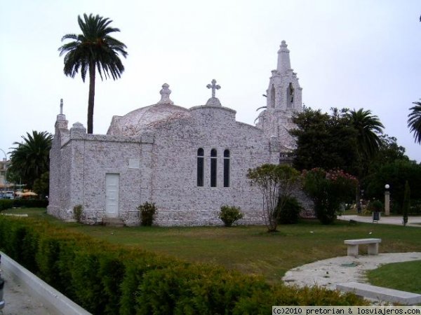 Iglesia de La Toja. Galicia
Iglesia de la isla de La Toja, O'Grove, Pontevedra, Galicia, España.
La iglesia se encuentra recubierta completamente de conchas de vieiras.
