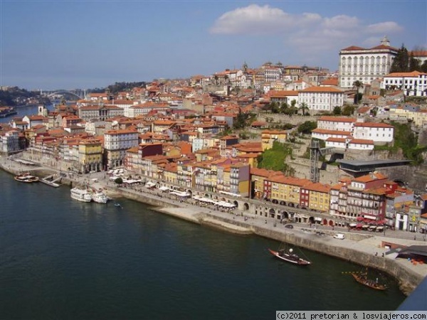 Oporto (Porto)
Vista del casco viejo desde uno de los puentes de la ciudad de Oporto.
