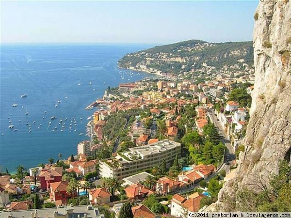 Villefranche-sur-Mer
Vista de Villefranche-sur-Mer desde el Monte Boron en Francia. La foto está tomada desde la Cornisa Media, a medio camino entre Niza y Mónaco.
 Villefranche-sur-Mer
Vista de Villefranche-sur-Mer desde el Monte Boron en Francia. La foto está tomada desde la Cornisa Media, a medio camino entre Niza y Mónaco.