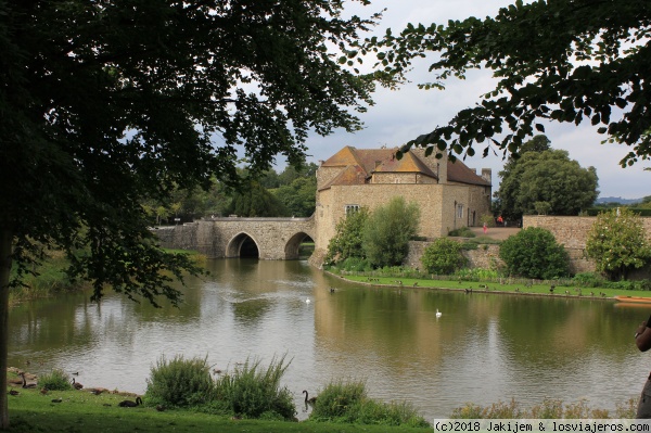 Leeds Castle, cuerpo de guardia
Entrada al recinto de Leeds Castle, cuerpo de guardia

