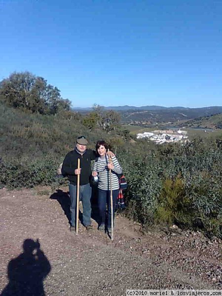 Almaden de la Plata 
senderismo en la sierra de Almadén de la Plata.
