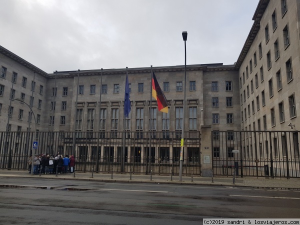 Sede de Luftwaffe - Berlin
Es uno de los pocos edificios públicos que quedó en pie tras la guerra. Hoy en día es el edificio de Hacienda
