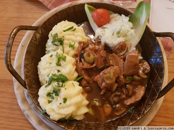 Nantes Filettopf
Tiras de solomillo de cerdo con champiñones con crema de nata, cebolla y puré de patatas en el Restaurante Nante-Eck
