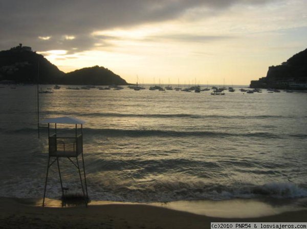 atardecer en san sebastian
San Sebastian España , atardecer en la playa de la concha
