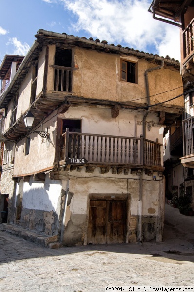 Garganta de la Olla - La Vera, Cáceres
El pueblo de Garganta La Olla es uno de los mas bonitos y mejor conservados de la Comarca de La Vera. Garganta la Olla está declarado Conjunto de Interés Histórico-Artístico cuenta con gran cantidad de edificios singulares además de estar enclavado en un paraje de gran belleza
