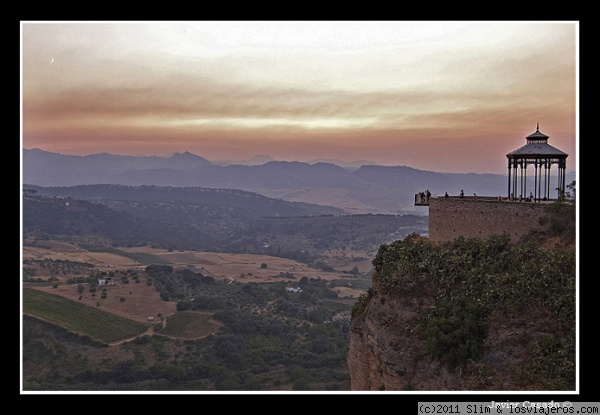 Mirador alameda del tajo ronda
Foto del mirador La Alameda del Tajo a última hora del atardecer, esta sacada desde el parador de turismo.
