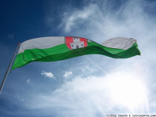 Bandera en el castillo
La bandera de la ciudad en lo alto del castillo. Ljubljana
