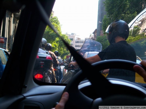 Motos
Mil motos juntas en cada semaforo. This is Athens !. Atenas
