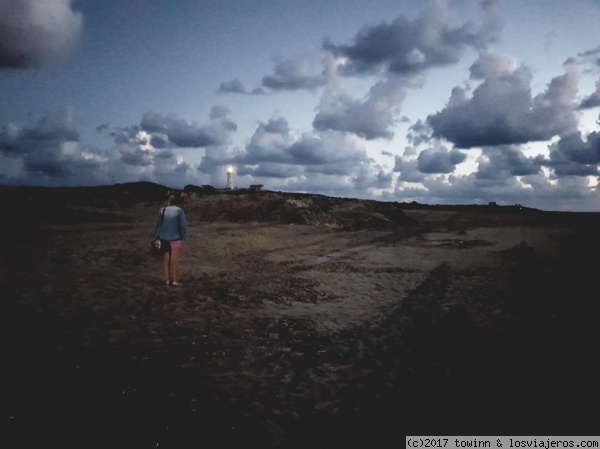 Faro de Paphos
Camino del Faro de Paphos en la noche
