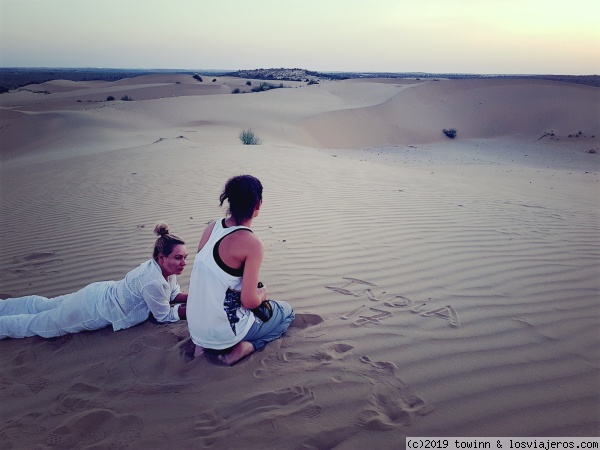 Anochecer en el desierto de Thar
Lejos de la civilizacion cerca del area de 30 km de la frontera India-Pakistan
