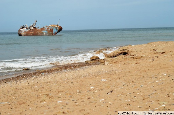 Barco atrapado
Barco atrapado cerca del Aaiun
