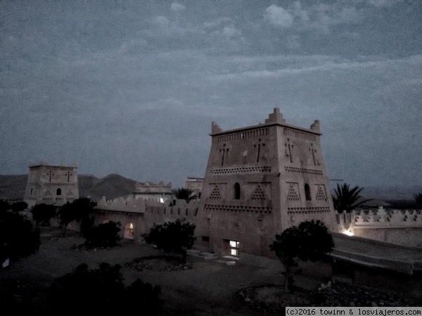 Fortaleza en la noche
Fortaleza privada que acogia a los participantes del Paris Dakar
