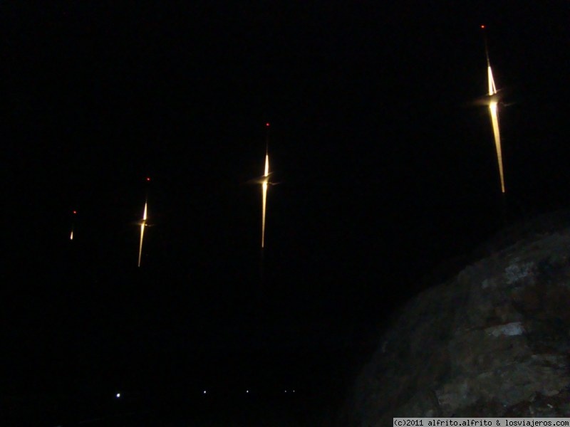 Viajar a  Francia: Mapa Gasolineras Glp En Francia - Viaduc de Millau de noche - Millau (Mapa Gasolineras Glp En Francia)