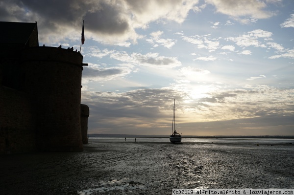 Amanecer esperando la marea - Mont Saint-Michel - Normandía
Amanecer esperando la marea - Mont Saint-Michel - Normandía
