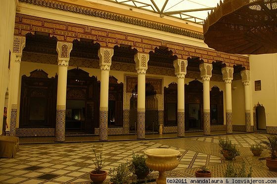 Museo de Marrakech
A escazos pasos de La Madraza, recorriendo sus callejones, encontramos este museo que muestra armas, orfebreiia, vestimentas,etc y que ademas es usado como sala de exposiciones.
