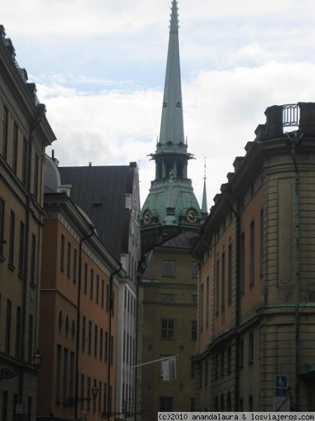 Casco antiguo, fachadas y campanario, Estocolmo, Suecia
Bella imagen de las fachadas del casco antiguo de Estocolmo, con sus empedradas calles en las cercanias del Palacio Real y Museo Nobel

