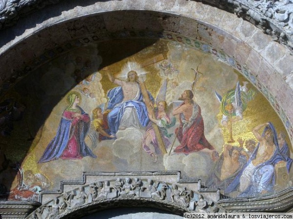 Friso entrada Basilica de San Marcos-Venecia
fresco en el friso principal de la Basilica de San Marcos.Gran colorido
