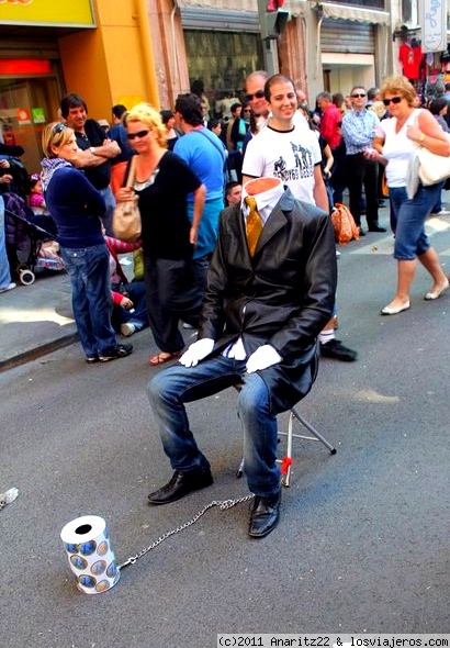 El hombre sin cabeza....
Callejeando por Valencia en las Fallas del 2011
