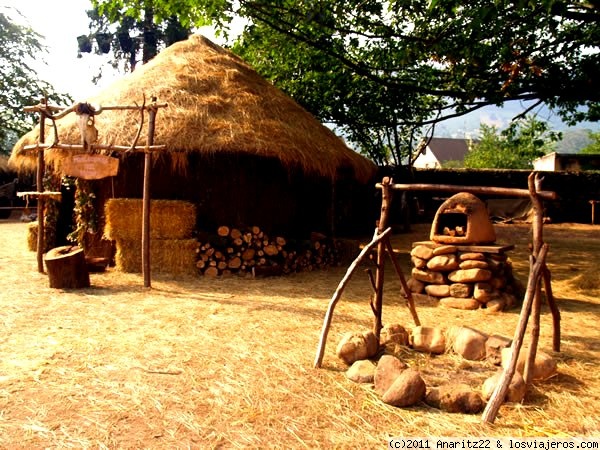 Campamento Cantabro en las Guerras Cántabras
Se conoce como Guerras Cántabras (29 a. C.-19 a. C.) a los enfrentamientos entre el Imperio romano y los distintos pueblos astures y cántabros que habitaban el territorio conocido ya por los antiguos romanos como Cantabria, al norte en la Península Ibérica.
