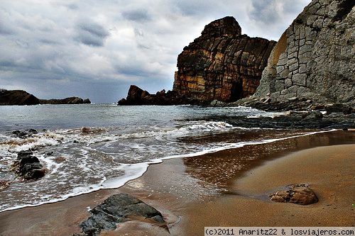 Playa de Portio -Liencres
La Playa de Portio es una hermosa playa situada en Liencres - Piélagos - Cantabria, en un lugar de suma belleza y muy cerca del Parque Natural de las Dunas de Liencres y de la ciudad de Santander.
