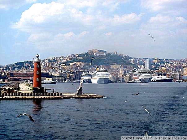 Foro de Ferrys En Italia: Puerto de Napoles