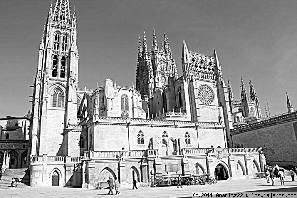 Catedral de Burgos
La Catedral de Santa María de Burgos es un templo católico dedicado a la Virgen María situado en la ciudad española de Burgos. Su nombre oficial es Santa Iglesia Basílica Catedral Metropolitana de Santa María de Burgos.
