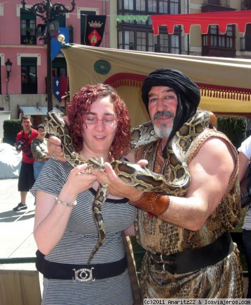 Con el encantador de serpientes Mercado Medieval de Balmaseda
Mercado Medieval de Balmaseda
Con el encantador de serpientes Mercado Medieval de Balmaseda
Mercado Medieval de Balmaseda