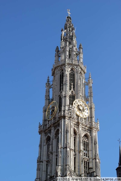 Torre de la Catedral de Amberes (Onze Lieve Vrouwe Kathedral)
Catedral de Amberes (Onze Lieve Vrouwe Kathedral): Su construcción comenzó en el siglo XIV y se extendió dos siglos. Es el mayor templo religioso de Bélgica.
