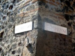 Carteles en la Calle de Pompeya
