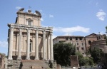 Vista general del Templo de Antonino y Faustina