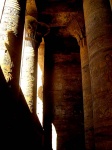 Columnas de la sala hipóstila en el Templo de Edfu