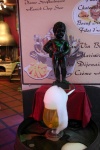El Manneken Pis se mea en la cerveza
Bruselas, Belgica