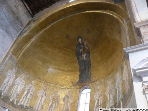 Catedral de Santa María de la Asunción
La más antigua de toda Venecia. Esta pintada al fresco, en la bóbeda.

