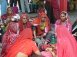 mujeres en estacion de tren de Haritwar
Haritwar