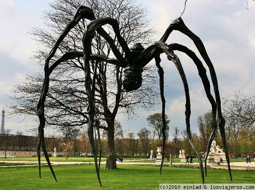 Araña parisina
Araña que se encuentra en Paris, si os fijais un poco se ve la torre eiffel
