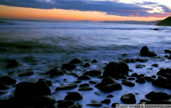 Playa con rocas
Rocas en la playa
