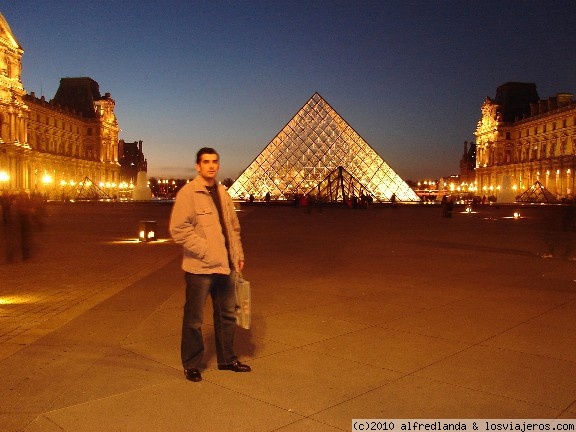 Pirámide Louvre
Pirámide del Louvre. París
