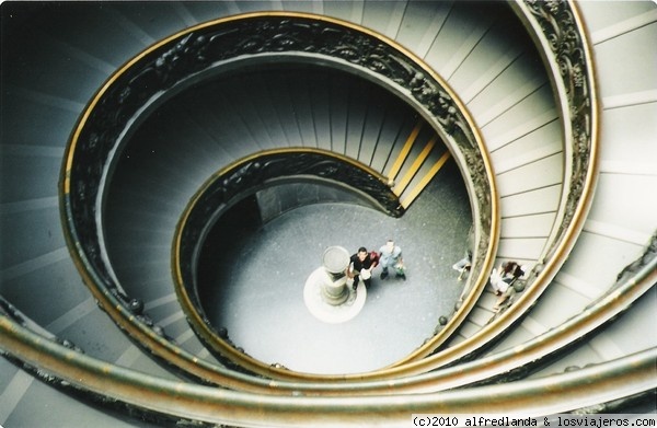 Escalinata Museos Vaticanos
Escalinata de caracol en los Museos Vaticanos
