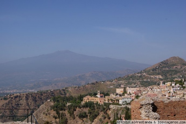 Taormina y Etna
Vista de Taormina con el volcan Etna al fondo

