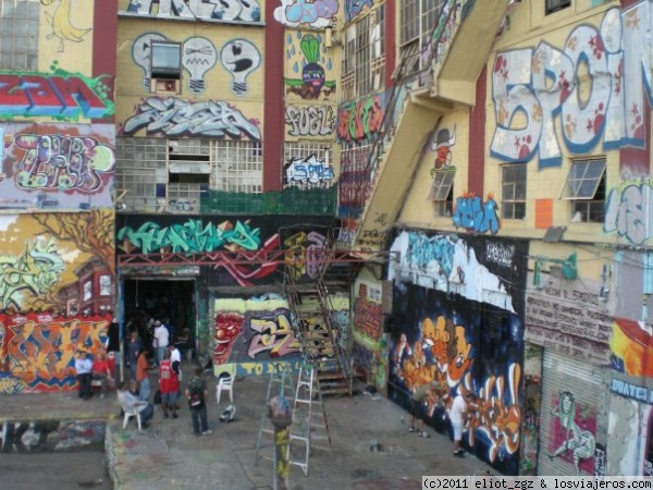 5 pointz, Queens, NY
escritores pintando
