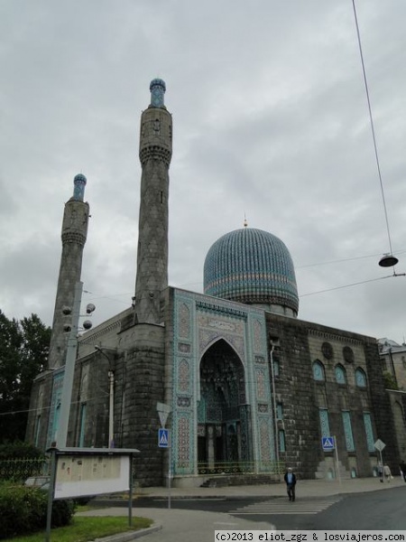 La gran mezquita de San Petersburgo
construida al estilo de Samarkanda, la mas grande de Rusia
