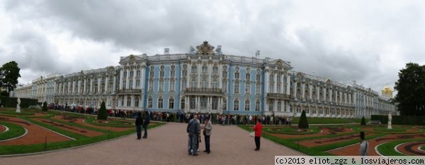 Castillo de Catalina, San Petersburgo
Vista panorámica de su fachada, con cola de espera para entrar incluida
Castillo de Catalina, San Petersburgo
Vista panorámica de su fachada, con cola de espera para entrar incluida