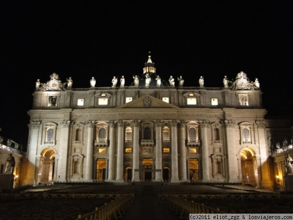 Catedral de San Pedro, Vaticano
Vista frontal nocturna.
