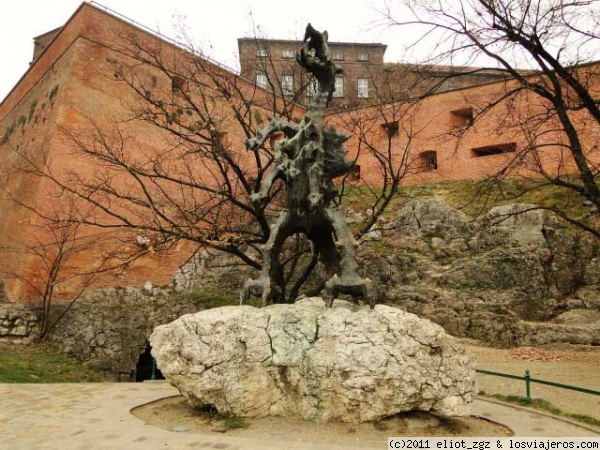 El dragón de Cracovia
escultura de uno de los simbolos de la ciudad.
